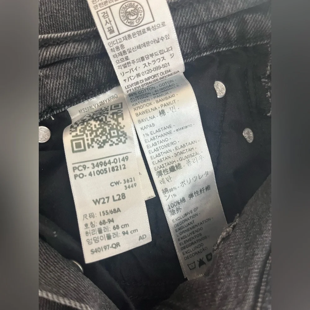 LEVI’S Wedgie Straight Black Distressed Button Fly‎ Jeans | 27 x 28
